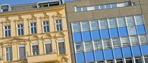 Wohnhäuser, Altbau, Neubau, Bismarckstraße, Charlottenburg, Charlottenburg-Wilmersdorf, Berlin, Deutschland *** Residential buildings, old building, new building, Bismarckstraße, Charlottenburg, Charlottenburg Wilmersdorf, Berlin, Germany