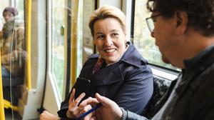Franziska Giffey in der U5 im Gespräch mit Tagesspiegel-Redakteur Kevin P. Hoffmann.