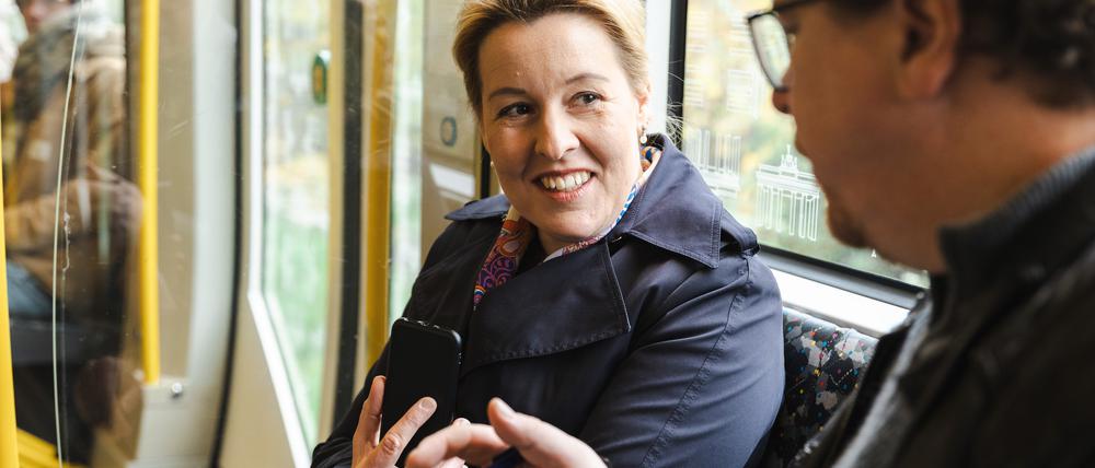 Franziska Giffey in der U5 im Gespräch mit Tagesspiegel-Redakteur Kevin P. Hoffmann.