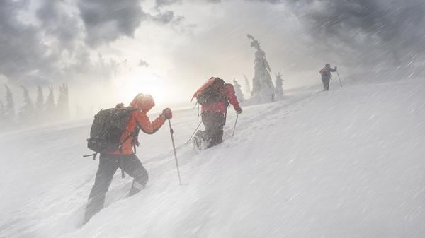 Im Sog der Höhe: Immer wieder unterschätzen Bergsteiger die Gefahr im Gebirge, wo das Wetter plötzlich umschlagen kann (Symbolbild).