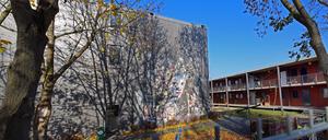 Flüchtlingsunterkunft An den Kopfweiden in Potsdam bleibt ein Jahr länger. Eine drohende Platznot in den Gemeinschaftsunterkünften scheint zunächst abgewendet. Zwei Unterkünfte sollen erweitert werden, der Zeitplan ist ungewiss.