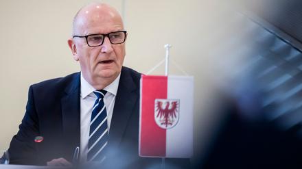 Am Montag reist Brandenburgs Ministerpräsident Dietmar Woidke (SPD) nach Großbritannien und will den Triebwerkshersteller Rolls-Royce besuchen (Archivbild).