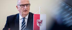 Am Montag reist Brandenburgs Ministerpräsident Dietmar Woidke (SPD) nach Großbritannien und will den Triebwerkshersteller Rolls-Royce besuchen (Archivbild).