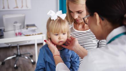 Die meisten Gaumenmandelentfernungen finden im Kinder- und Jugendalter statt.