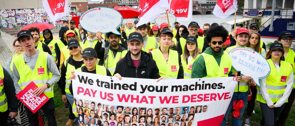 Immer wieder haben in den vergangenen Monaten Tiktok-Beschäftigte in Berlin gegen den geplanten Stellenabbau demonstriert. (Archivbild)