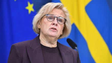 Schwedens Polizeichefin Petra Lundh spricht auf einer Pressekonferenz.
