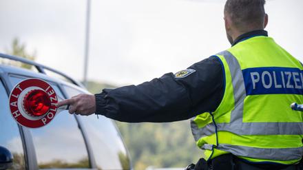 Die Bundespolizei kontrolliert an den Grenzen zu Deutschland stichprobenartig. (Archivfoto)