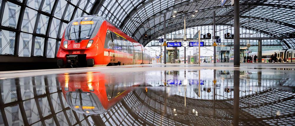 Der Bundestag hat weitere Zuschüsse zum Deutschlandticket bis 2030 beschlossen. (Archivbild)