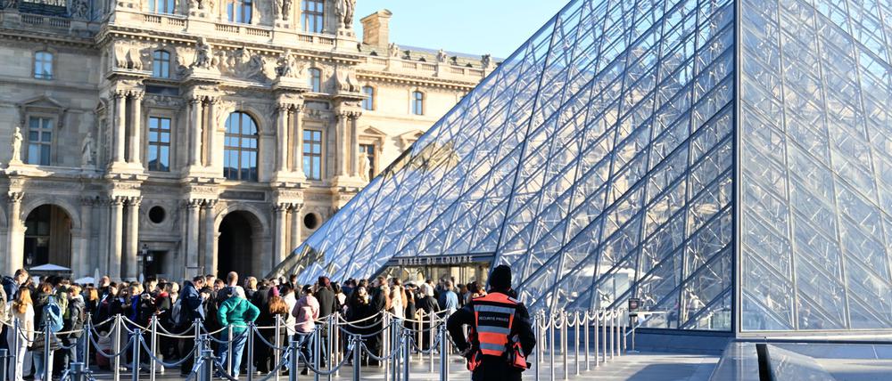 Laut Louvre-Direktoren gibt es bereits mehrere Mäzene, die ihre Unterstützung bei der Renovierung der Krone zugesagt haben.