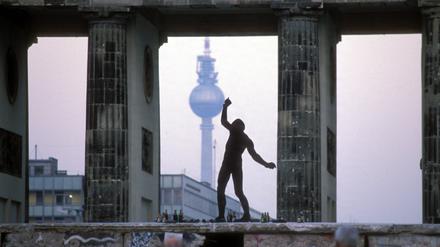 Tanz auf der Berliner Mauer am Brandenburger Tor