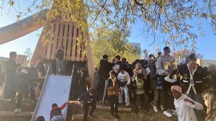 Das Bild zeigt den neuen Spielplatz der Christian-Morgenstern-Grundschule.