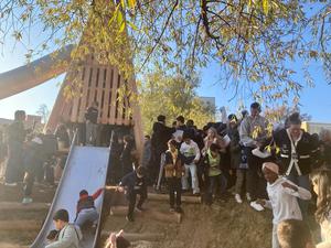 Das Bild zeigt den neuen Spielplatz der Christian-Morgenstern-Grundschule.