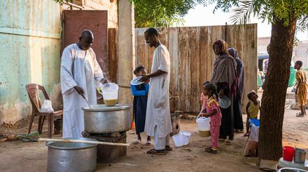 Bildunterschrift: Die zivile Hilfstruktur der Takaaya droht jetzt zu zerbrechen, da es überall an Ressourcen mangelt. // Weiterer Text über ots und www.presseportal.de/nr/50131 / Die Verwendung dieses Bildes für redaktionelle Zwecke ist unter Beachtung aller mitgeteilten Nutzungsbedingungen zulässig und dann auch honorarfrei. Veröffentlichung ausschließlich mit Bildrechte-Hinweis.