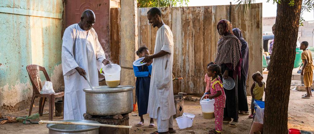 Bildunterschrift: Die zivile Hilfstruktur der Takaaya droht jetzt zu zerbrechen, da es überall an Ressourcen mangelt. // Weiterer Text über ots und www.presseportal.de/nr/50131 / Die Verwendung dieses Bildes für redaktionelle Zwecke ist unter Beachtung aller mitgeteilten Nutzungsbedingungen zulässig und dann auch honorarfrei. Veröffentlichung ausschließlich mit Bildrechte-Hinweis.
