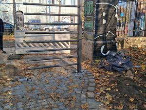 Das Drehkreuz am Görlitzer Park wurde geklaut. 