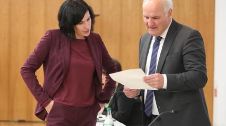 Gelten als Team: Noosha Aubel und Bernd Rubelt in der Stadtverordnetenversammlung. 