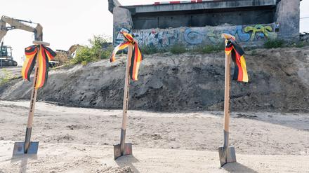 Ende Oktober hat der Ersatzneubau der Ringbahnbrücke der A100 in Berlin begonnen.