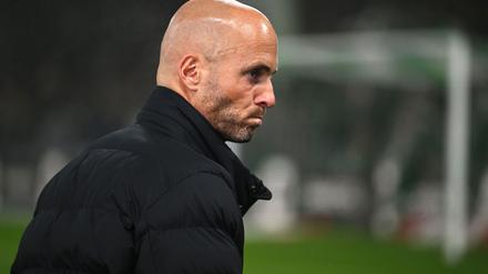 War's das für Paul Simonis? Der Trainer steht beim VfL Wolfsburg wohl vor dem Aus.