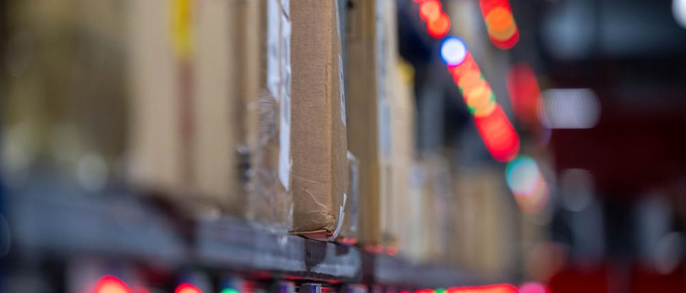 Der deutsche Zoll untersucht Pakete an Flughäfen stichprobenartig.