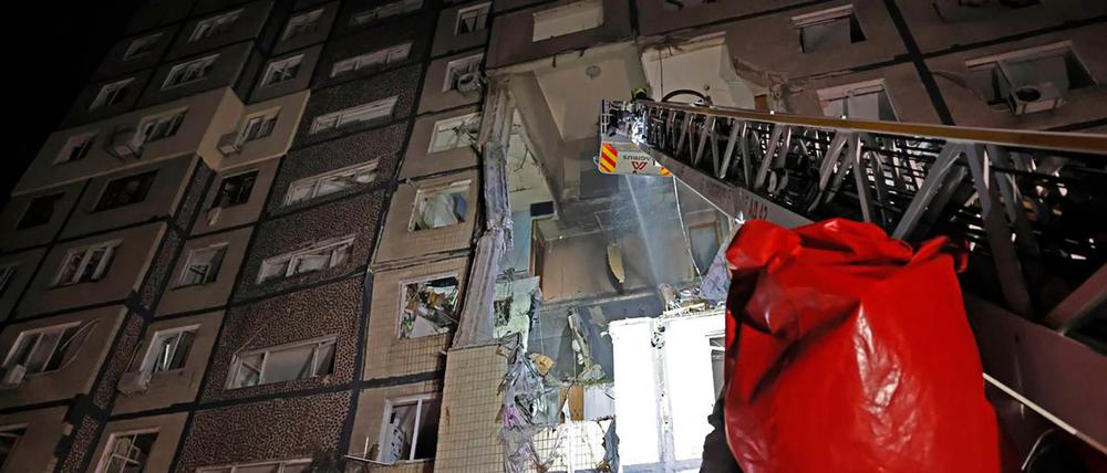 Bei dem Drohneneinschlag in einem mehrstöckigen Wohnhaus in Dnipro gab es Tote und Verletzte.