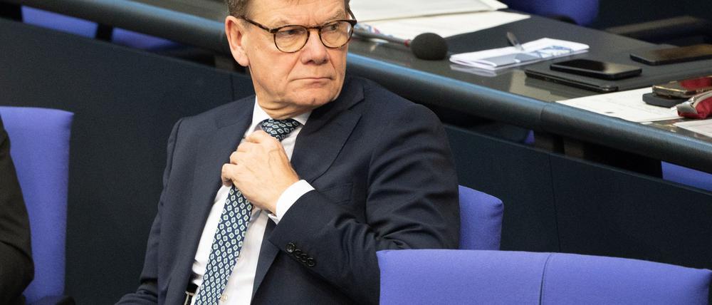 Außenminister Johann Wadephul (CDU) wollte eigentlich per Regierungsflugzeug zu einem Gipfeltreffen nach Kolumbien reisen. Weil es einen Defekt an der Maschine gab, muss er umplanen und zunächst Linie fliegen. (Archivbild)