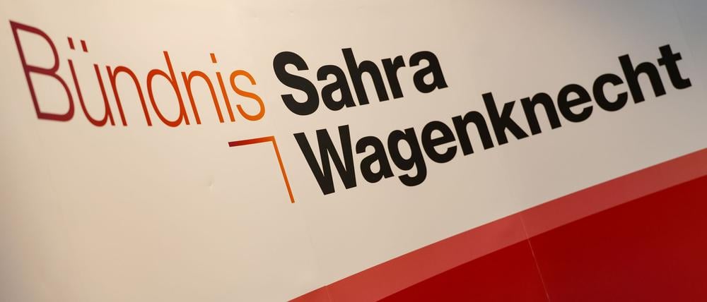 Der Schriftzug Bündnis Sahra Wagenknecht auf einem Aufsteller (Illustration).