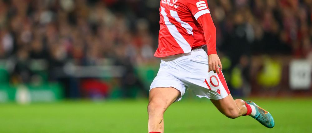 Auch der eingewechselte Tolcay Cigerci konnte die erste Heimniederlage von Energie Cottbus nicht verhindern. (Archivbild)