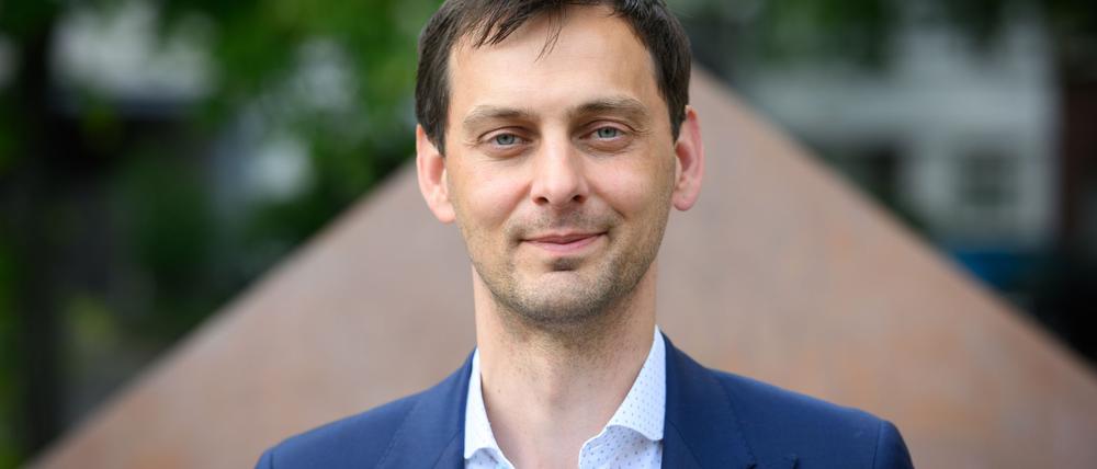 Der Bezirksbürgermeister von Berlin-Neukölln, Martin Hikel, ist seit 2018 im Amt. (Archivbild)