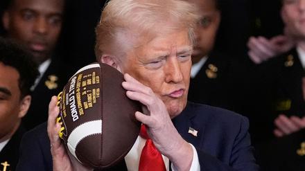 Am Sonntag will Trump ein Spiel der Commanders im Stadion mitverfolgen. (Archivbild)