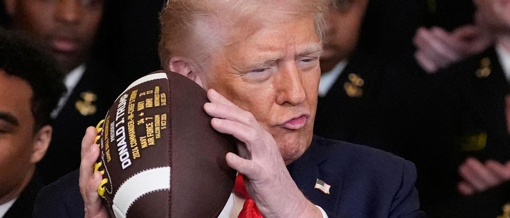 Am Sonntag will Trump ein Spiel der Commanders im Stadion mitverfolgen. (Archivbild)