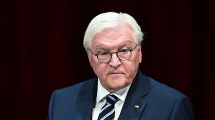Bundespräsident Frank-Walter Steinmeier spricht im Badischen Staatstheater beim Festakt im Rahmen der Feierlichkeiten „75 Jahre Bundesgerichtshof und Bundesanwaltschaft“.
