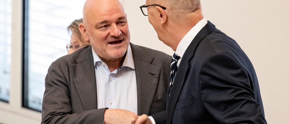 Die SPD/BSW-Koalition mit Ministerpräsident Dietmar Woidke (SPD) und Vize-Regierungschef Robert Crumbach (BSW) berät über zwei in der BSW-Fraktion umstrittene Medienstaatsverträge (Archivbild).