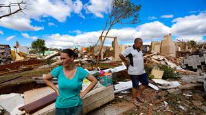 Der Wirbelsturm hatte am Freitag innerhalb von Minuten weite Teile der Kleinstadt Rio Bonito do Iguaçu im Bundesstaat Paraná verwüstet.