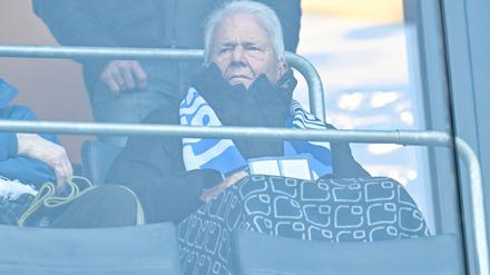 Hoffenheims Mäzen Dietmar Hopp muss sich Fanproteste gegen seinen Freund Roger Wittmann ansehen.