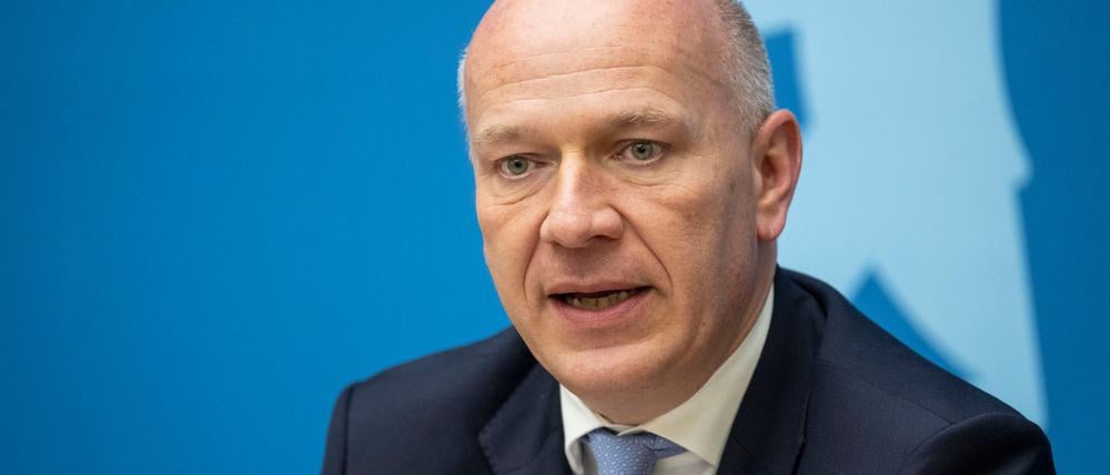 Berlins Regierender Bürgermeister Kai Wegner (CDU) will höhere Anwohnerparkgebühren.