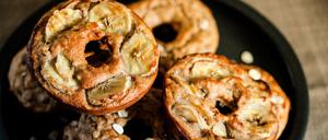 Die Süße in den Banana Bread Donuts kommt ausschließlich aus reifen Bananen und Cranberries.