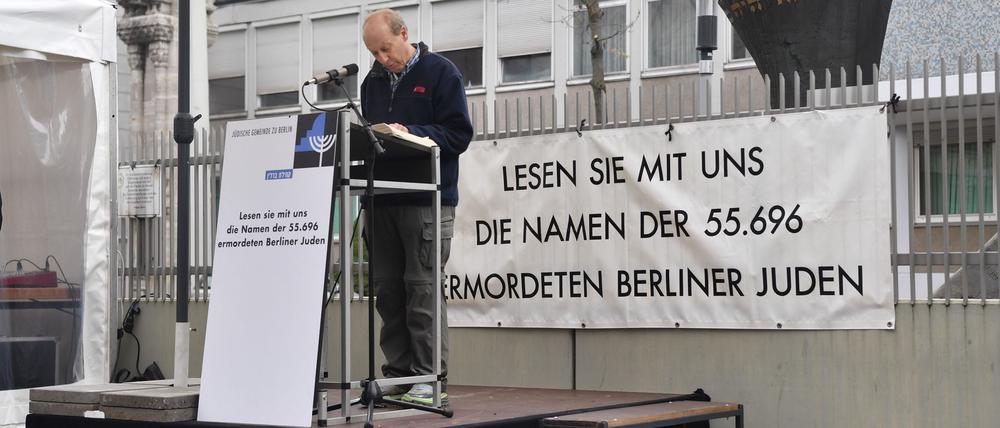 In Berlin werden die Namen ermordeter Juden vorgelesen.