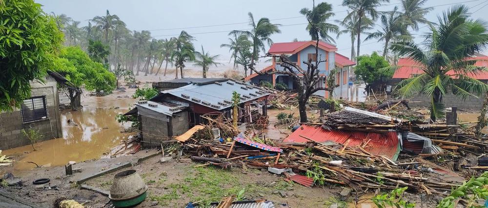 Der Supertaifun „Fung-Wong“ hat die Philippinen erreicht.