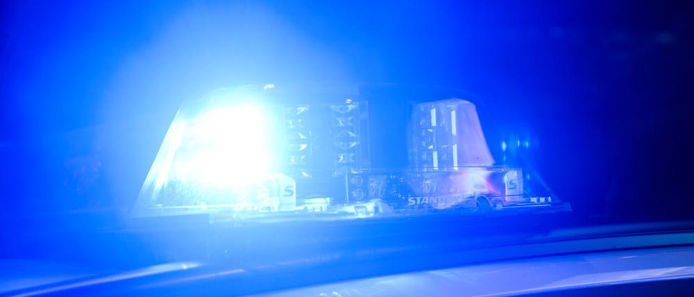 Ein Polizeiwagen im Einsatz. (Symbolbild)