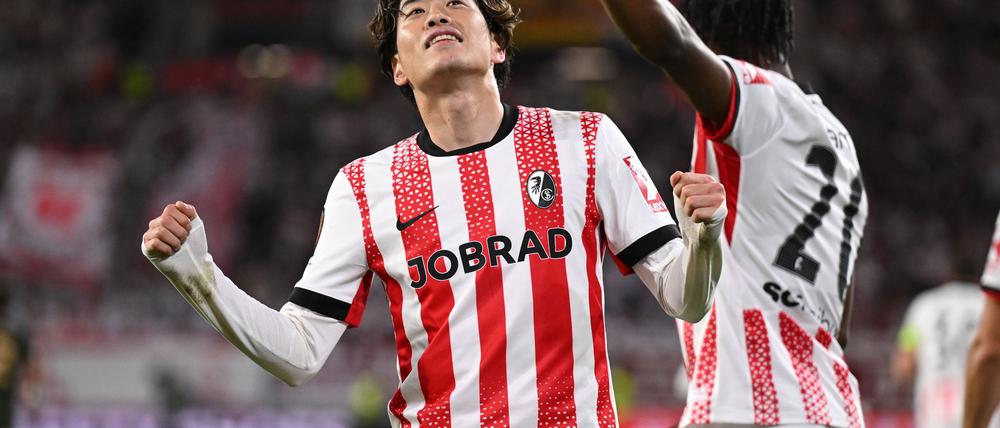 Yuito Suzuki war nach einer Ecke für Freiburg erfolgreich.