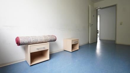 Zum Gebet benötigen Muslime einen Gebetsteppich, auf den sie sich knien können. 