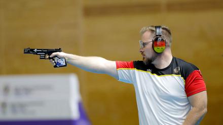 Oliver Geis aus Deutschland holt mit dem Team WM-Gold mit der Schnellfeuerpistole. 