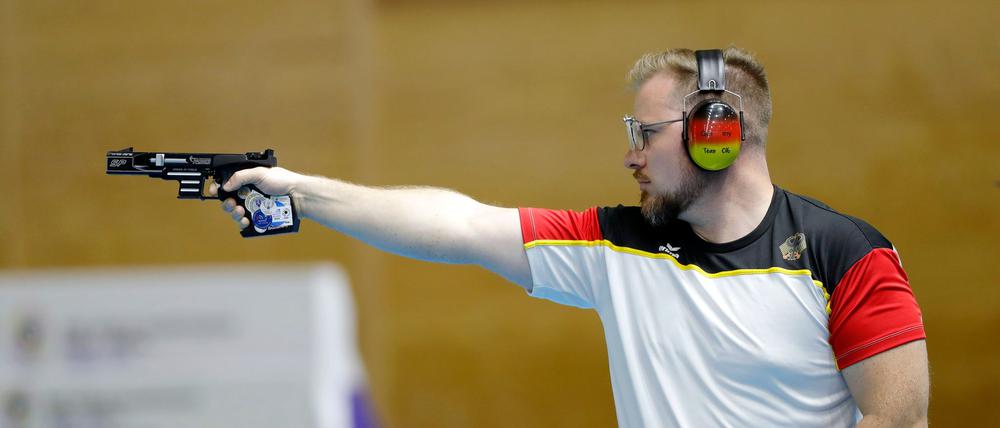 Oliver Geis aus Deutschland holt mit dem Team WM-Gold mit der Schnellfeuerpistole.