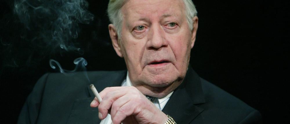 Helmut Schmidt (SPD) war von 1974 bis 1982 Bundeskanzler. Am 10. November 2015 starb er mit 96 Jahren.