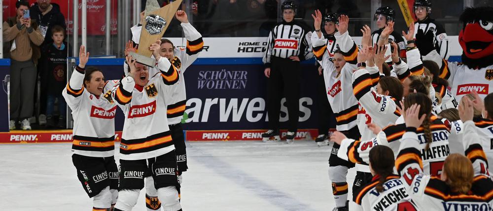 Die deutschen Eishockey-Frauen gewannen am Wochenende den Deutschland Cup