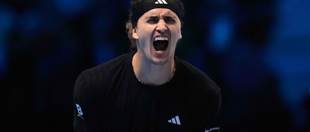 Alexander Zverev schreit seine Freude über den Auftaktsieg bei den ATP Finals heraus.