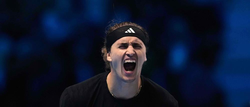 Alexander Zverev schreit seine Freude über den Auftaktsieg bei den ATP Finals heraus.