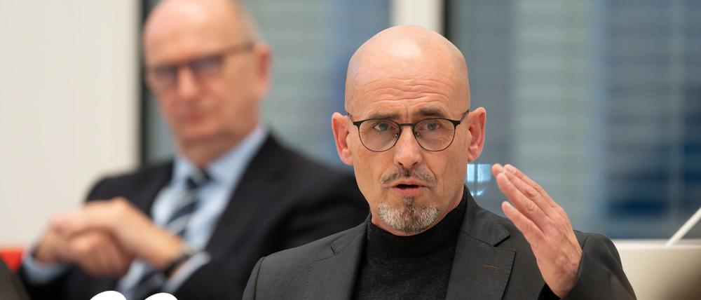 Die SPD/BSW-Koalition - darunter Ministerpräsident Dietmar Woidke (SPD) und BSW-Fraktionschef Niels-Olaf Lüders - berät über zwei umstrittene Medienstaatsverträge (Archivbild).