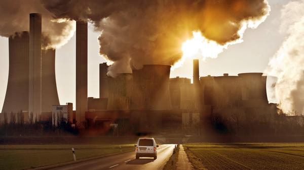Das Braunkohle-Kraftwerk Niederaussem in Nordrhein-Westfalen (Symbolbild)