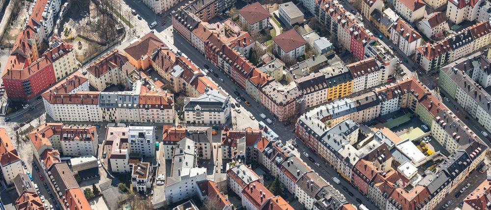 Die Immobilienpreise ziehen wieder an, in Metropolen wie hier in München bleibt die Lage angespannt. (Archivbild)